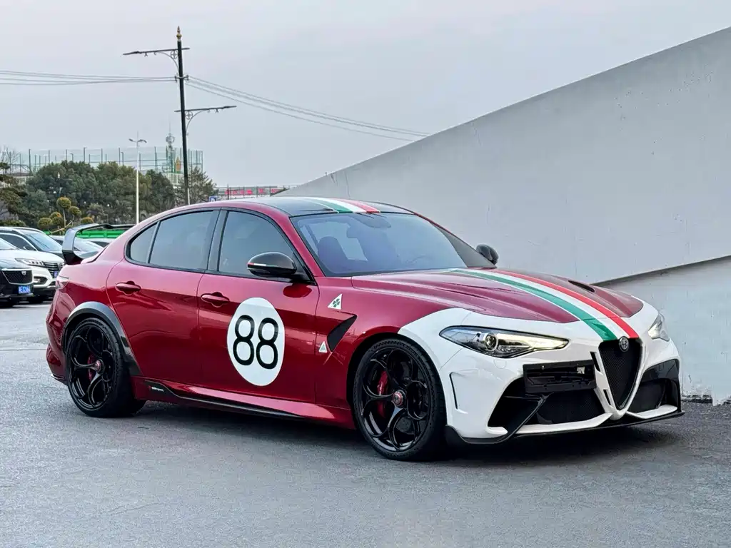 Alfa Romeo Giulia 2023 — фото 3