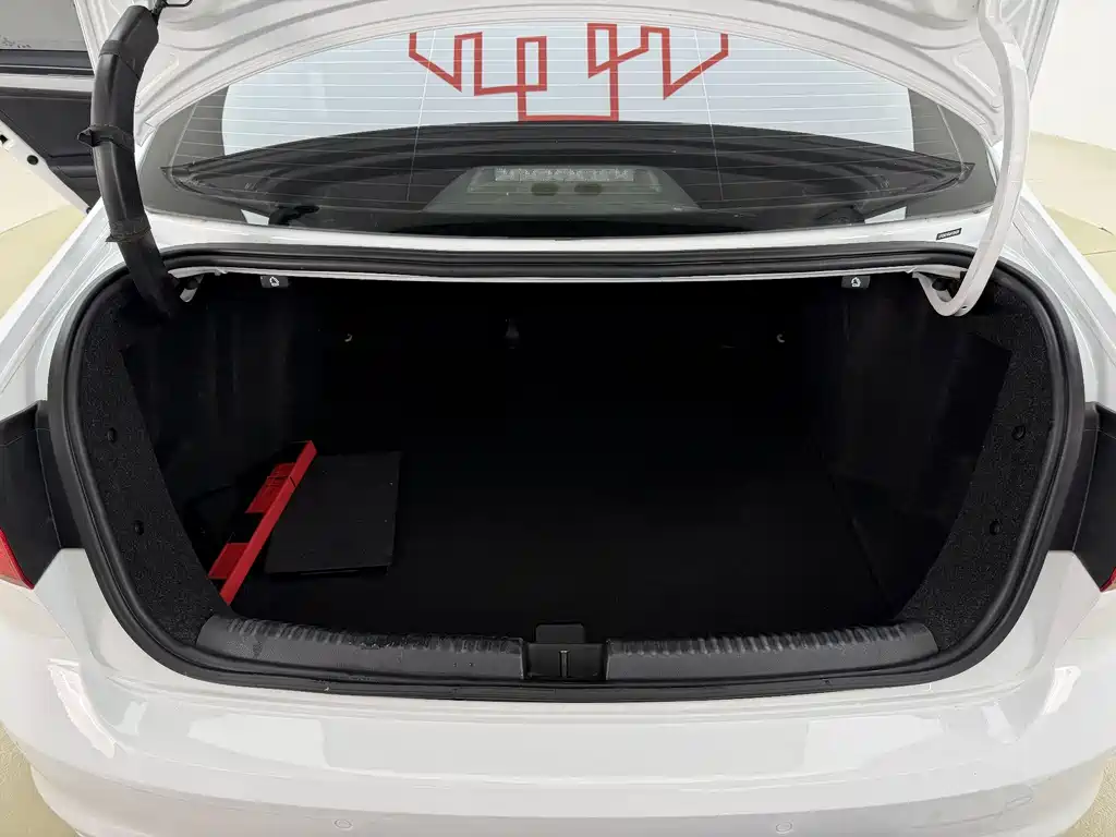 Volkswagen Sagitar 2018 — фото 11