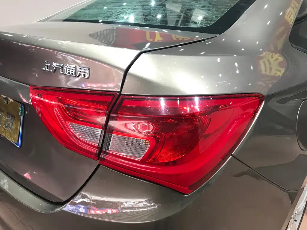 Buick Excelle 2018 — фото 12