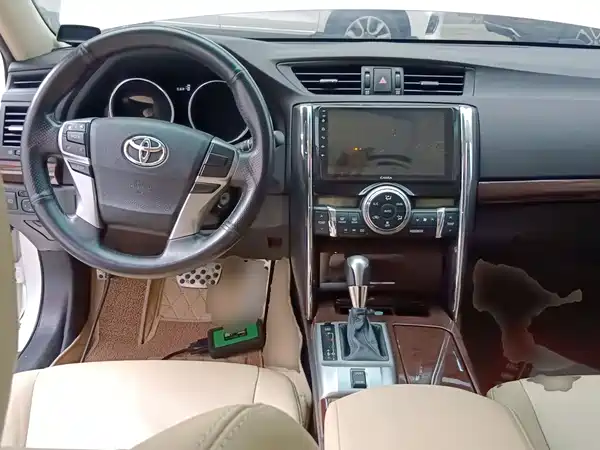 Toyota Reiz 2015