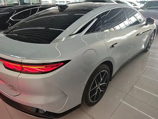 BYD Han L 2025