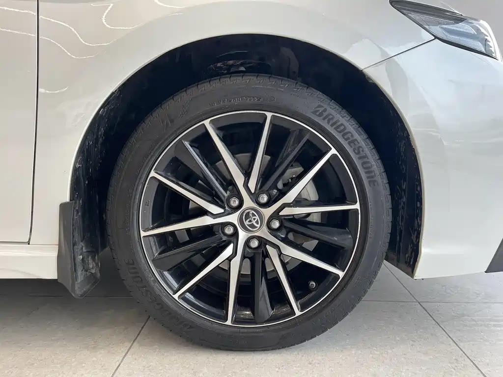 Toyota Camry 2023 — фото 13