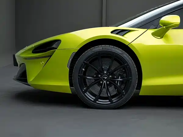 McLaren Artura 2023