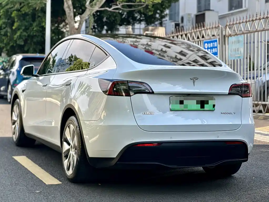 Tesla Model Y 2023 — фото 8