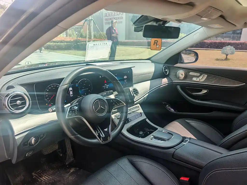 Mercedes-Benz E-Class 2023 — фото 8