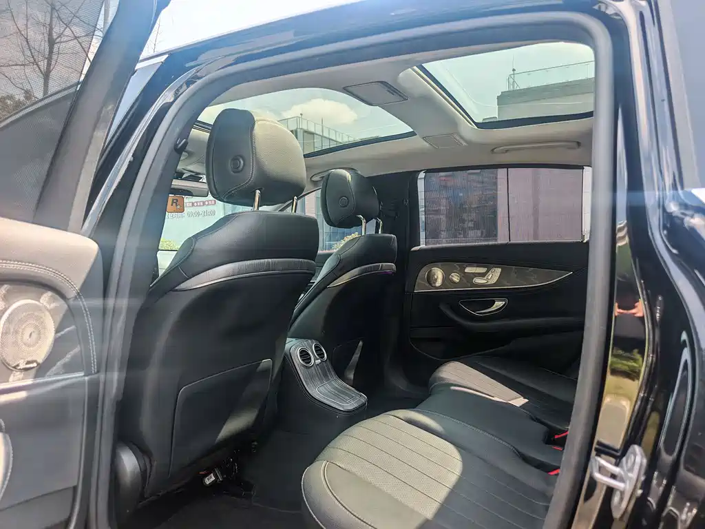 Mercedes-Benz E-Class 2023 — фото 15