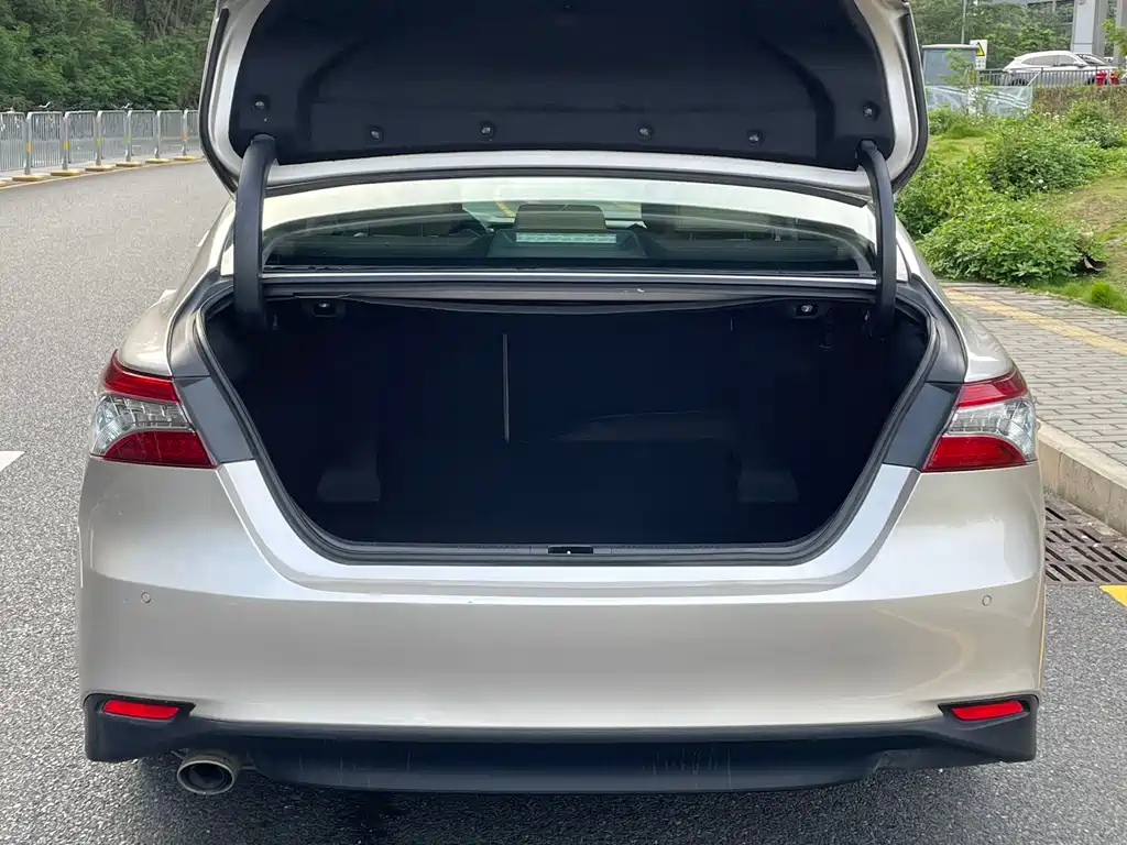 Toyota Camry 2020 — фото 20