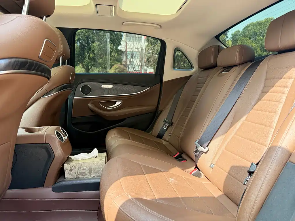 Mercedes-Benz E-Class 2019 — фото 11