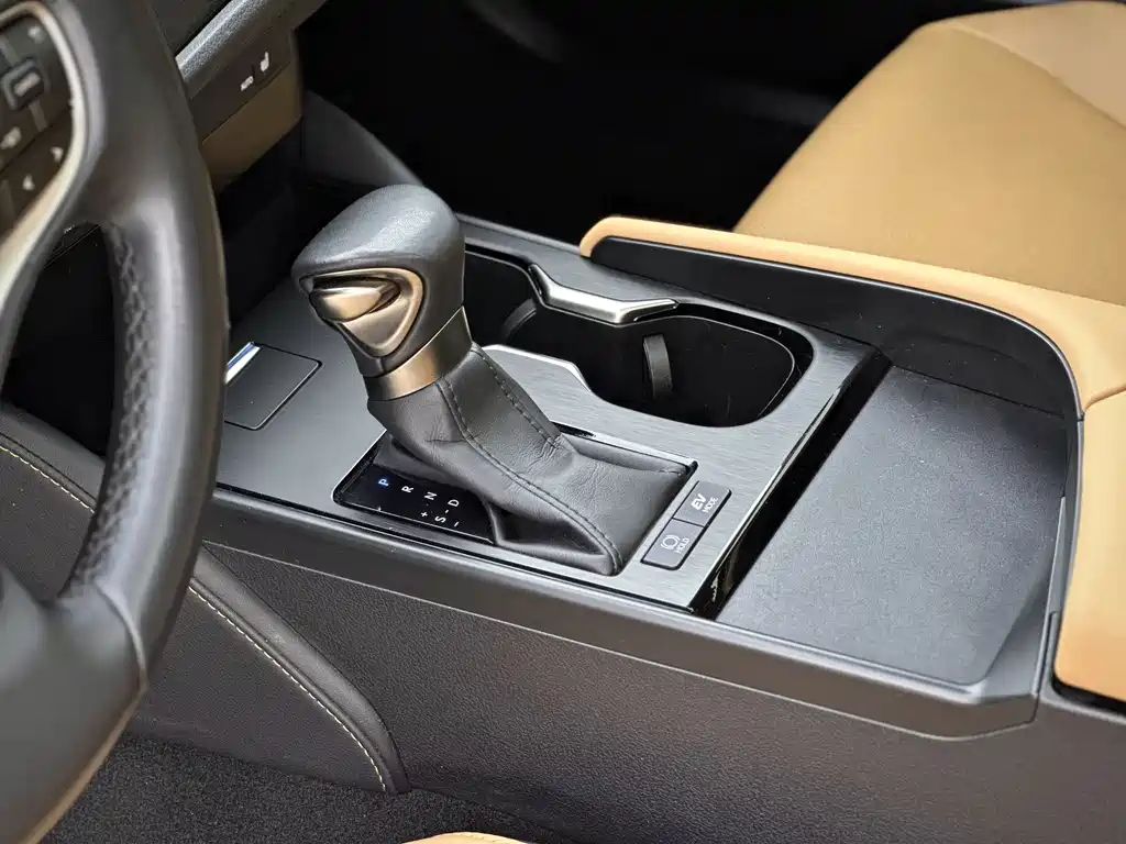 Lexus ES 2022 — фото 11