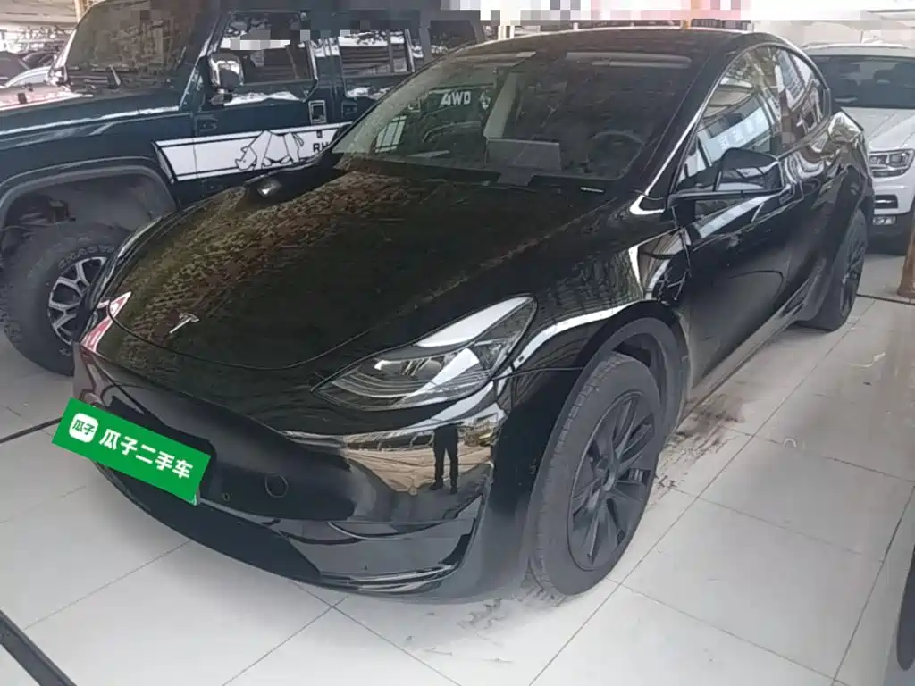 Tesla Model Y 2024