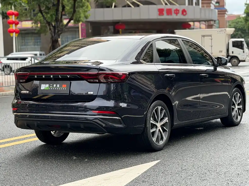 Geely Emgrand 2023 — фото 11