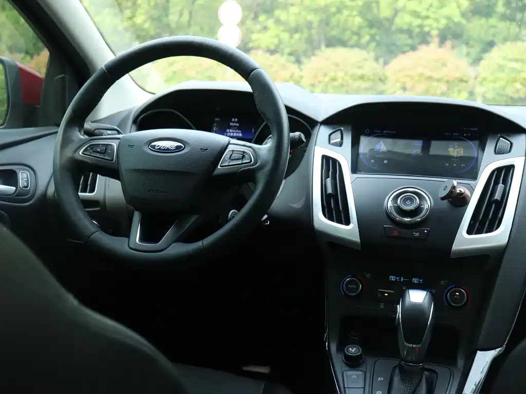 Ford Focus 2016 — фото 15