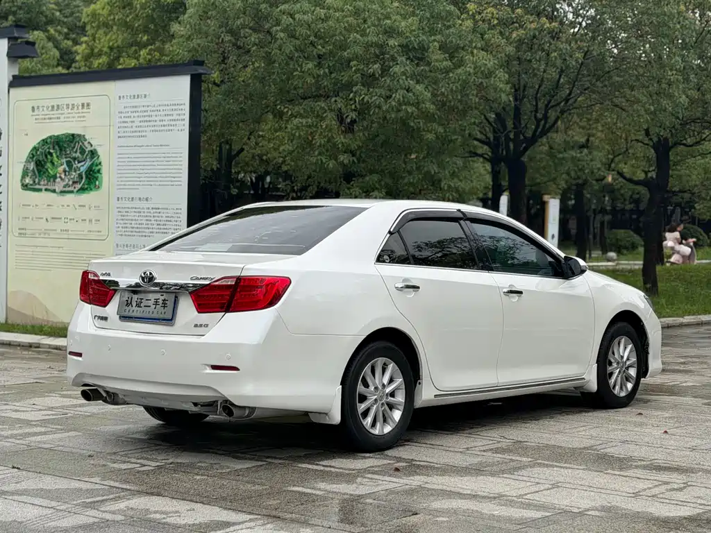 Toyota Camry 2014 — фото 6