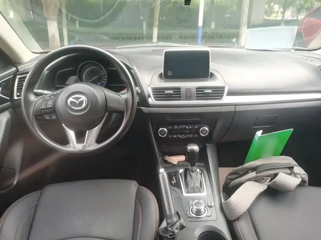 Mazda 3 Axela 2015 — фото 10