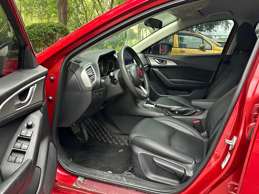 Mazda 3 Axela 2017 — фото 16