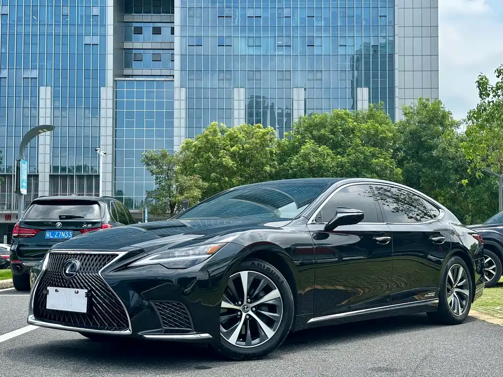 Lexus LS 2021