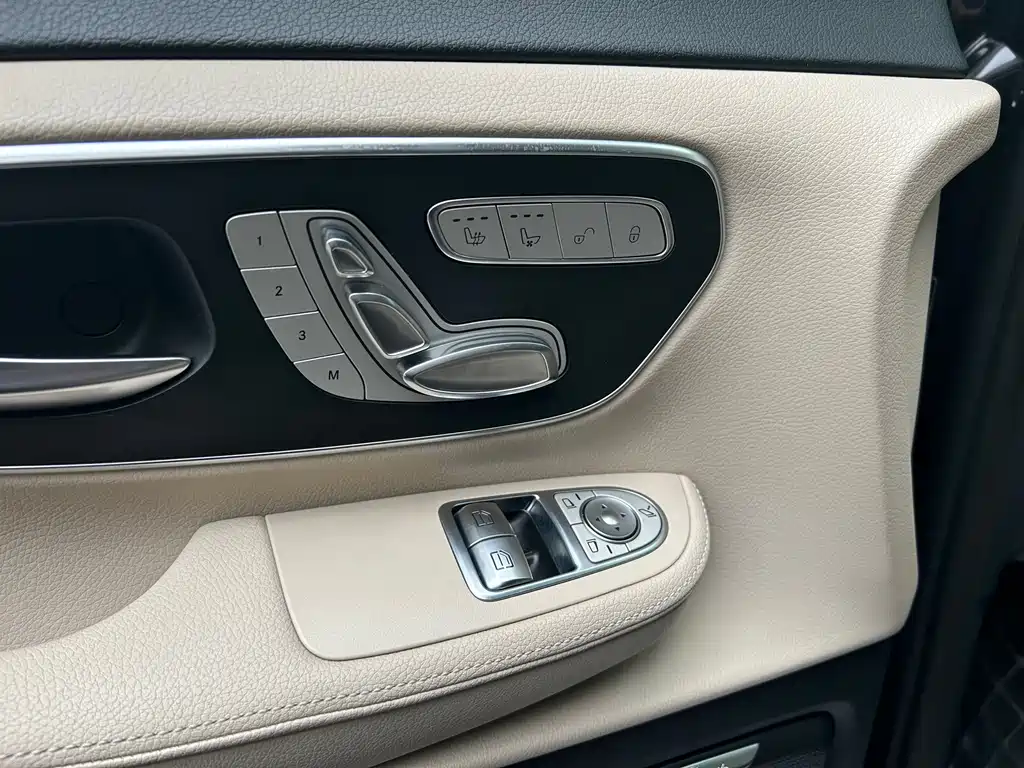 Mercedes-Benz V-Class 2020 — фото 13