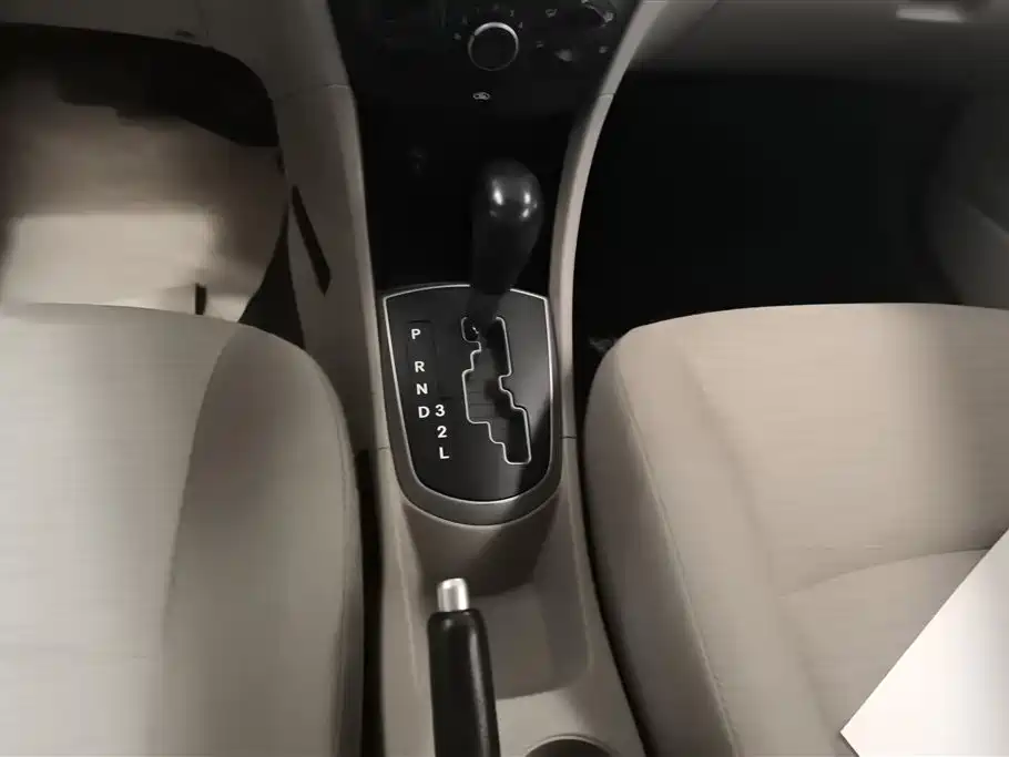 Hyundai Verna 2015 — фото 16