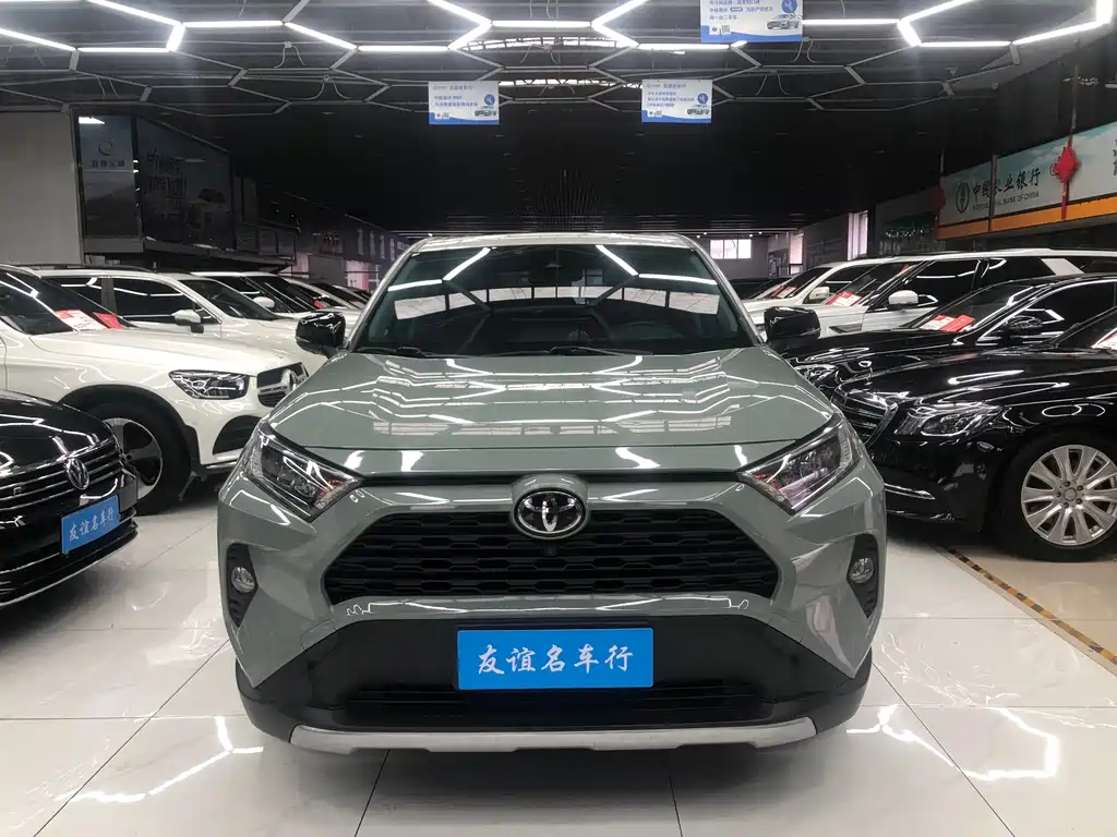 Toyota RAV4 2019 — фото 1