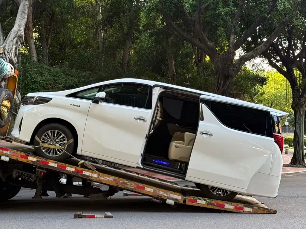 Toyota Alphard 2022 — фото 2