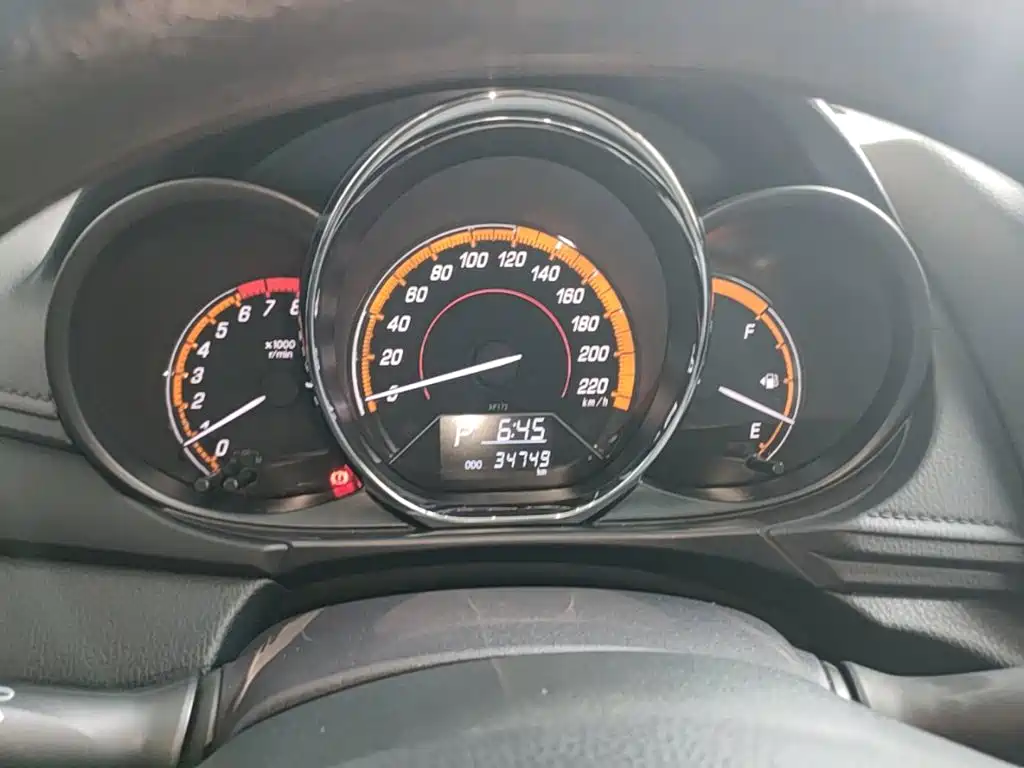 Toyota Yaris L 2022 — фото 12