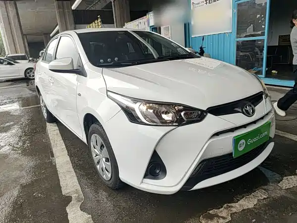 Toyota Yaris L 2022