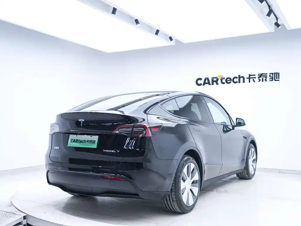 Tesla Model Y 2022 — фото 11