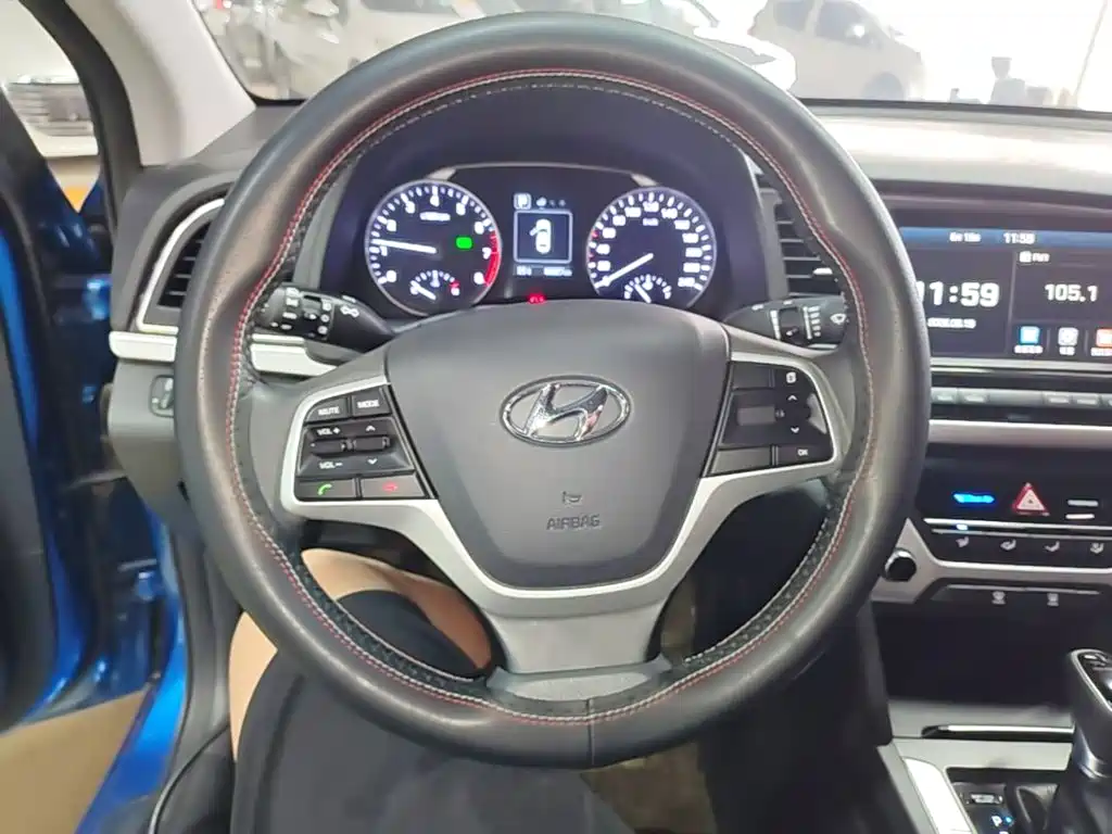 Hyundai Elantra 2018 — фото 11
