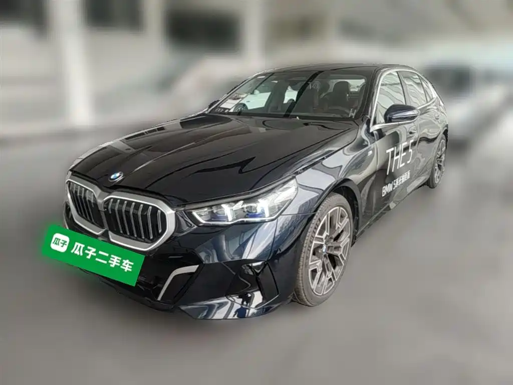 BMW 5 Series 2025 — фото 1