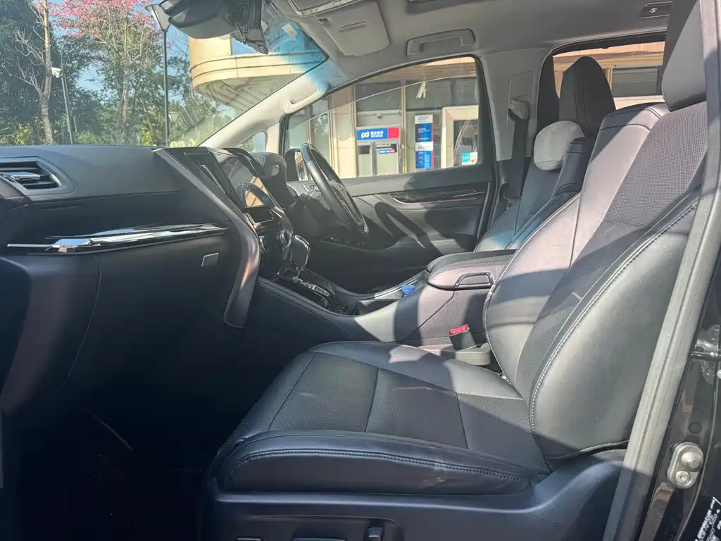Toyota Vellfire 2018 — фото 8