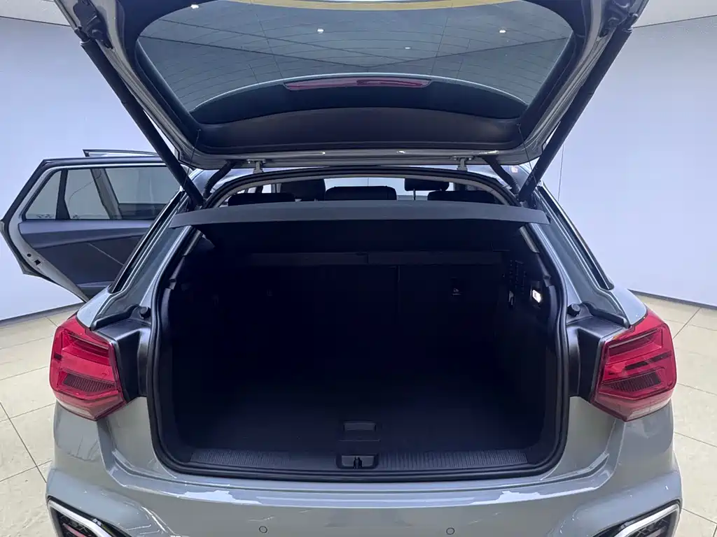 Audi Q2L 2022 — фото 21