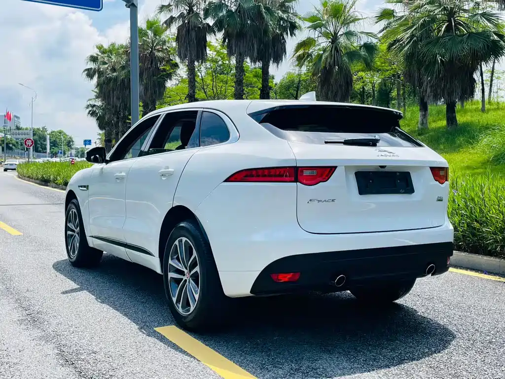 Jaguar F-PACE 2017 — фото 8