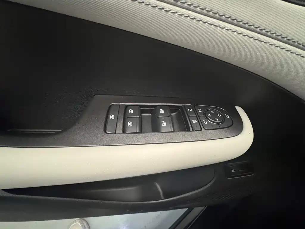 BYD Seal 05 DM-i 2025 — фото 20