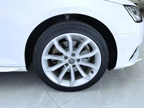 Audi A4L 2017