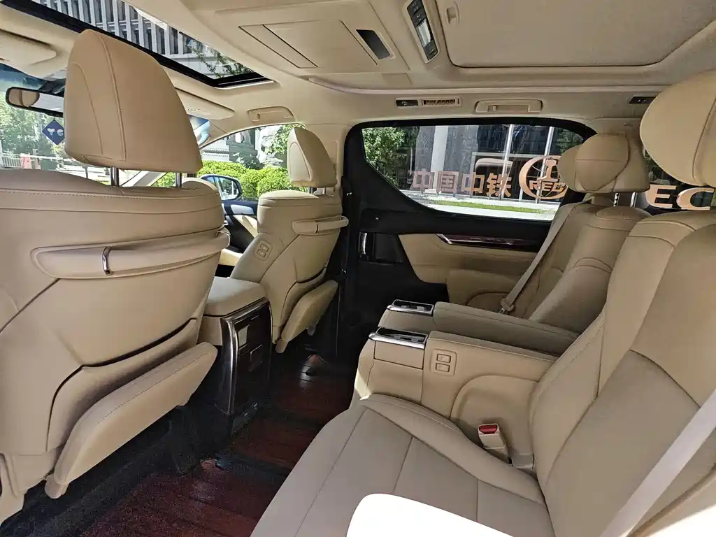 Toyota Alphard 2016 — фото 22