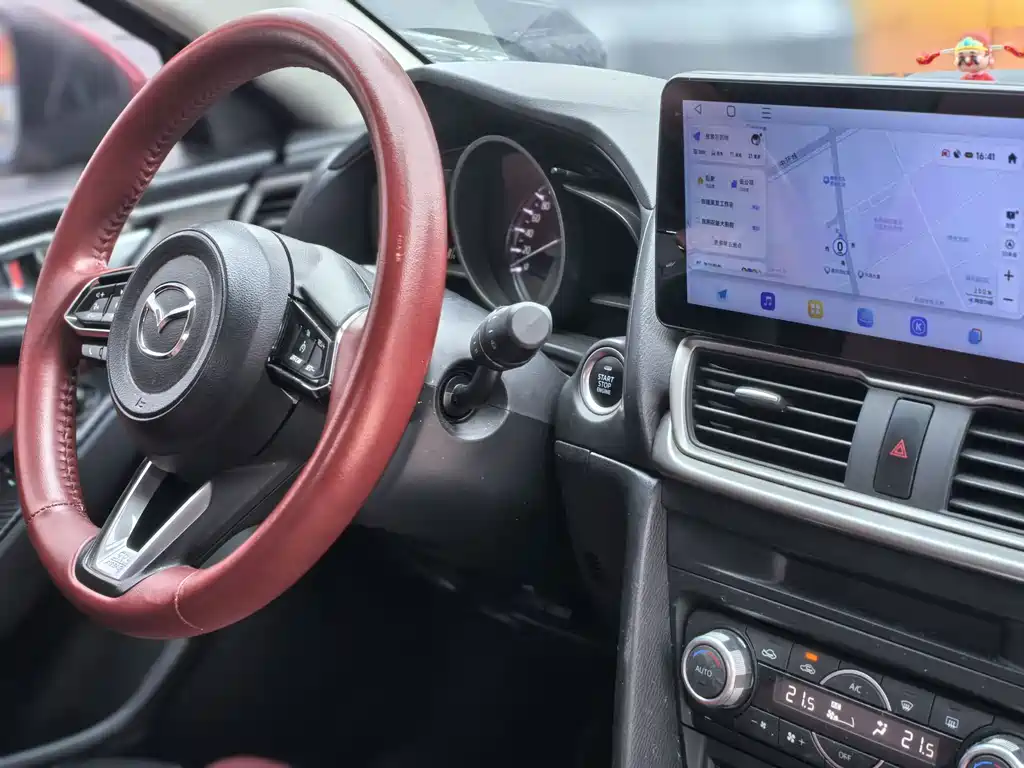 Mazda 3 Axela 2018 — фото 16