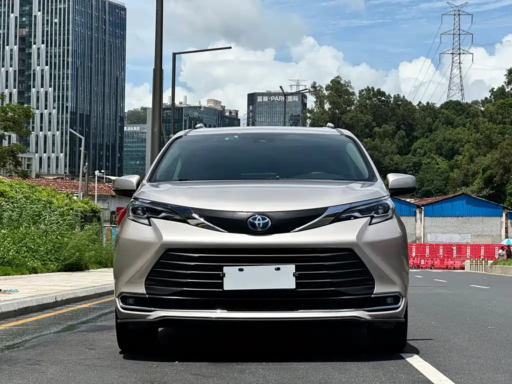 Toyota Sienna 2022 — фото 2