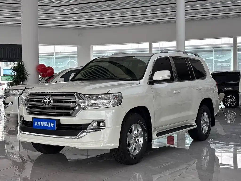 Toyota Land Cruiser 2017 — фото 1