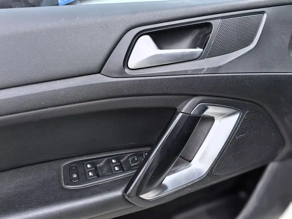 Peugeot 408 2016 — фото 13