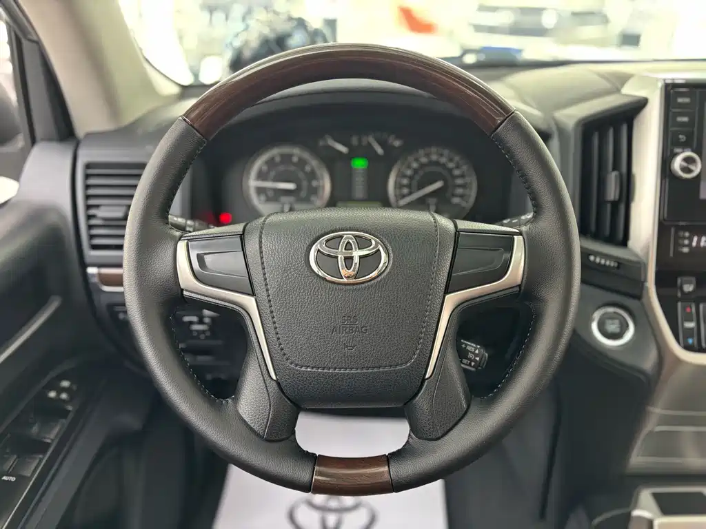 Toyota Land Cruiser 2018 — фото 12