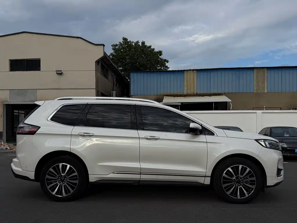 Ford Edge 2022 — фото 9