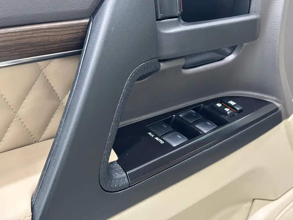 Toyota Land Cruiser 2019 — фото 16