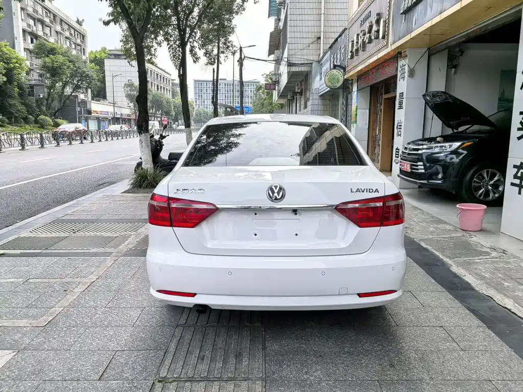 Volkswagen Lavida 2013