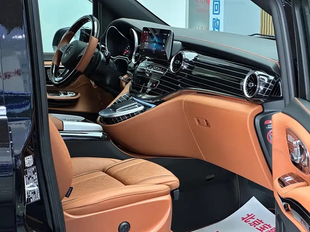 Mercedes-Benz V-Class 2023 — фото 13