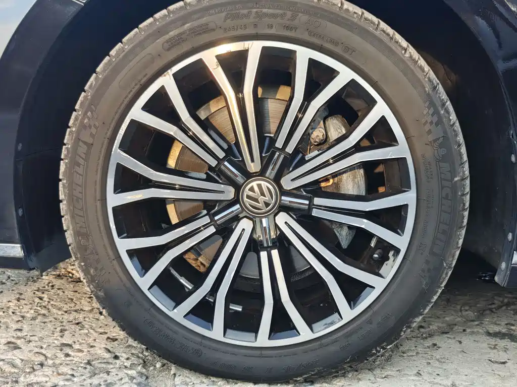 Volkswagen Phideon 2017 — фото 28