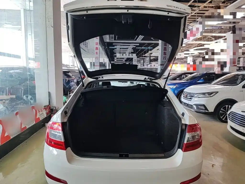 Skoda Octavia 2016 — фото 19