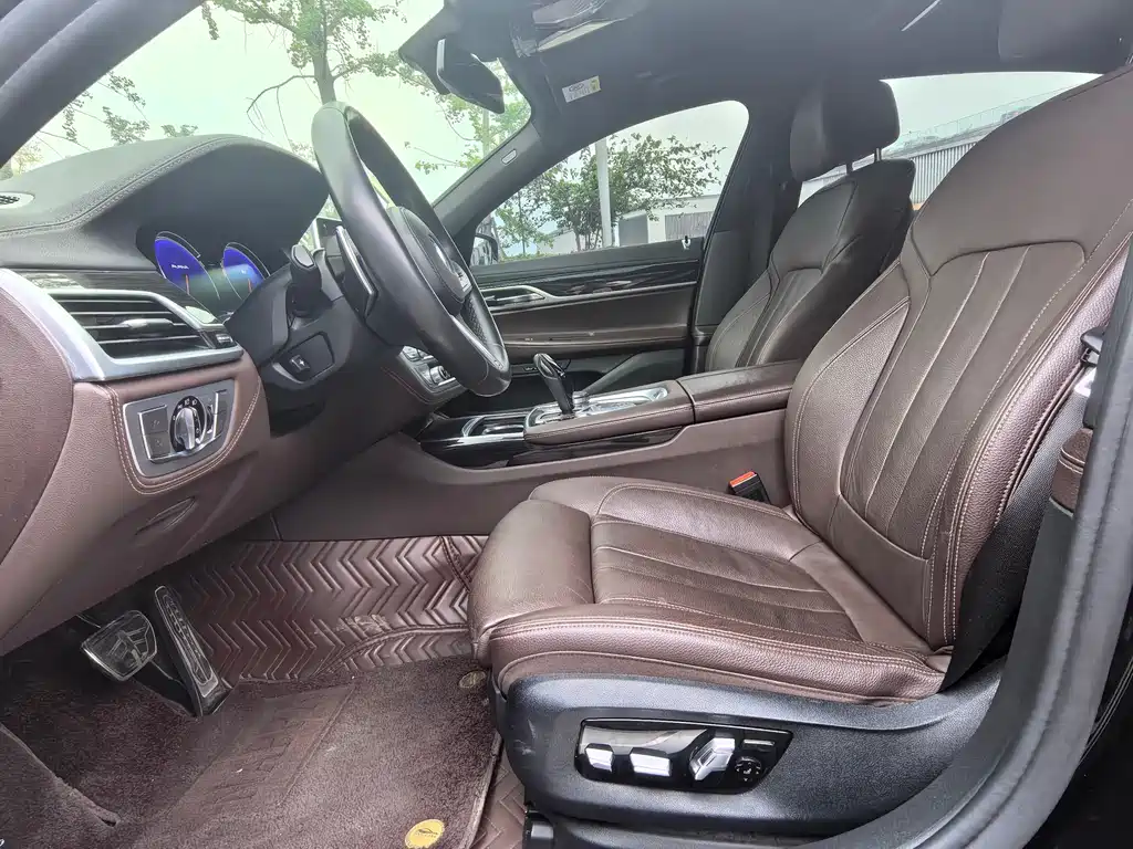 BMW 7 Series 2019 — фото 11