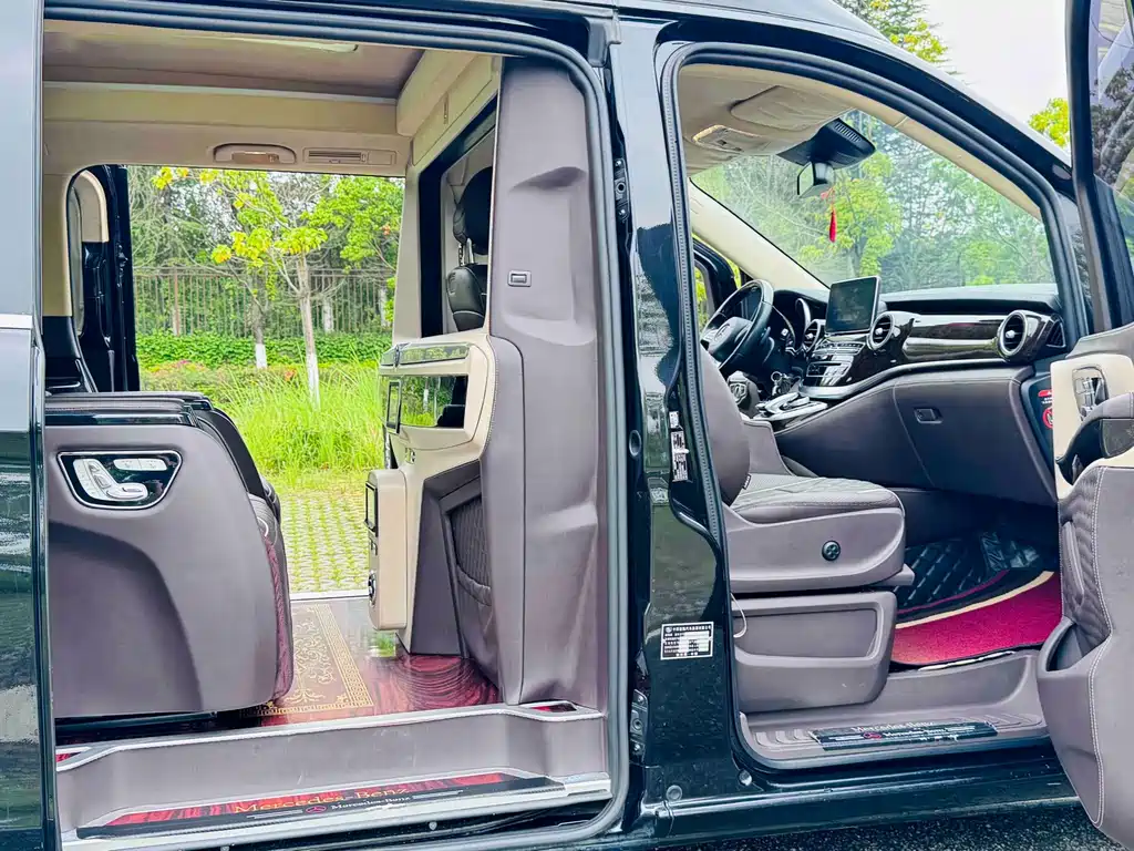 Mercedes-Benz V-Class 2018 — фото 17