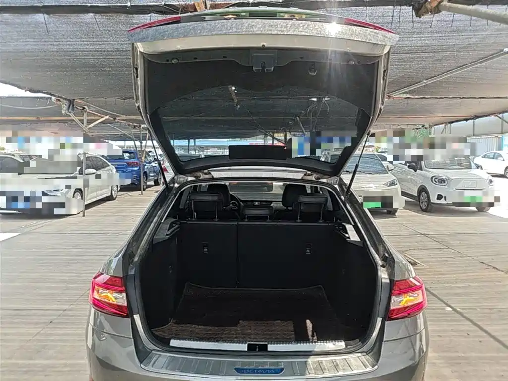 Skoda Octavia 2022 — фото 19