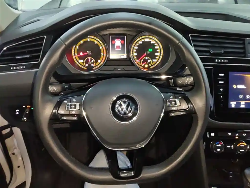 Volkswagen Tiguan L 2020 — фото 11